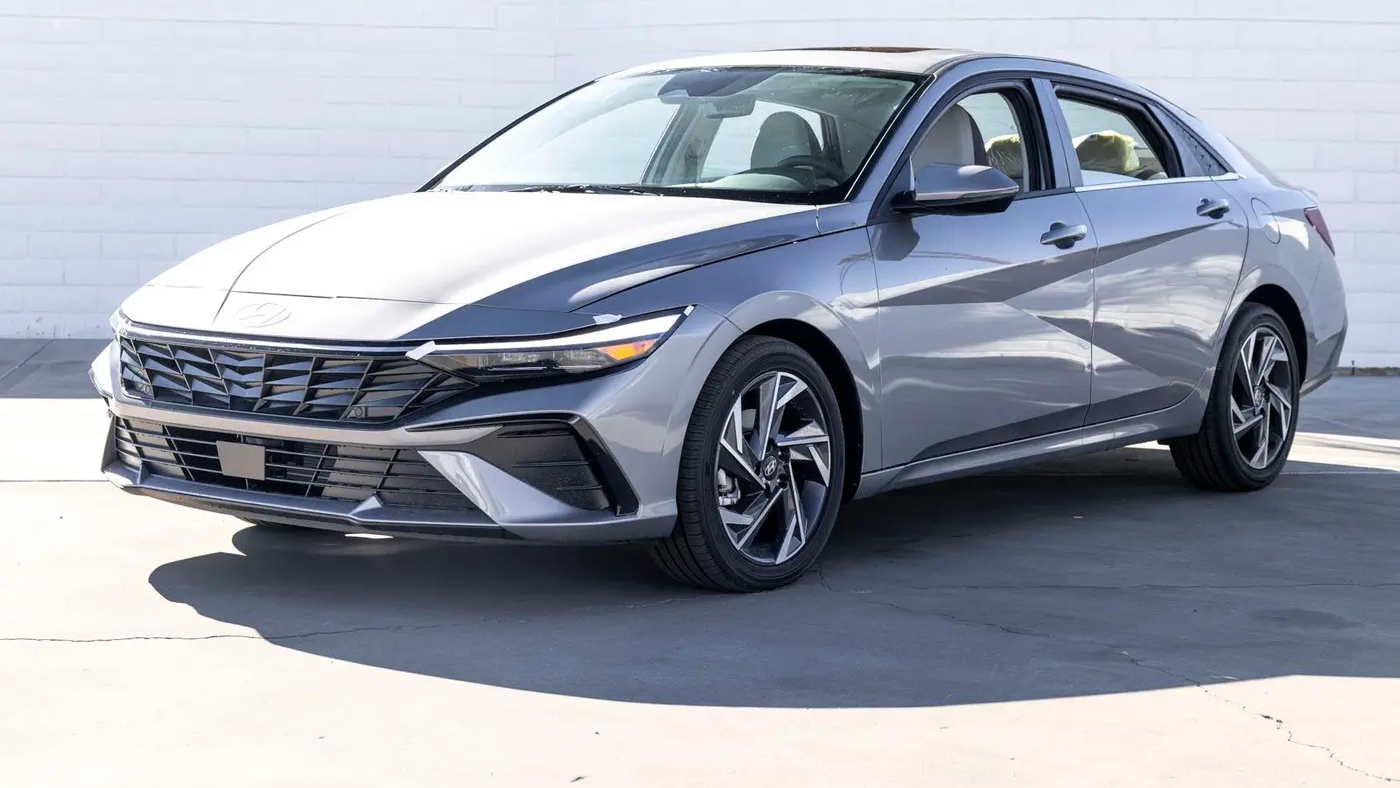 2025 Hyundai ELANTRA Limited