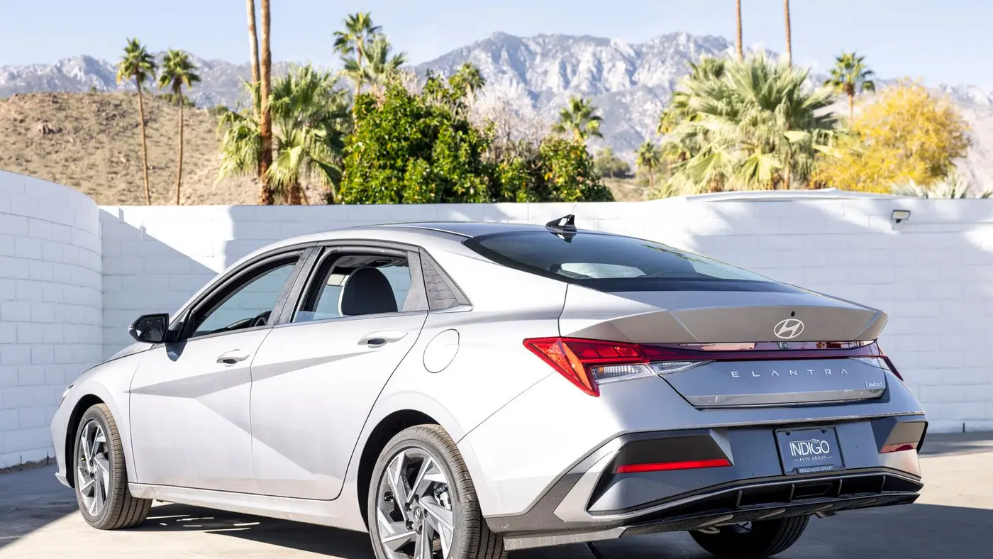 2025 Hyundai ELANTRA Limited