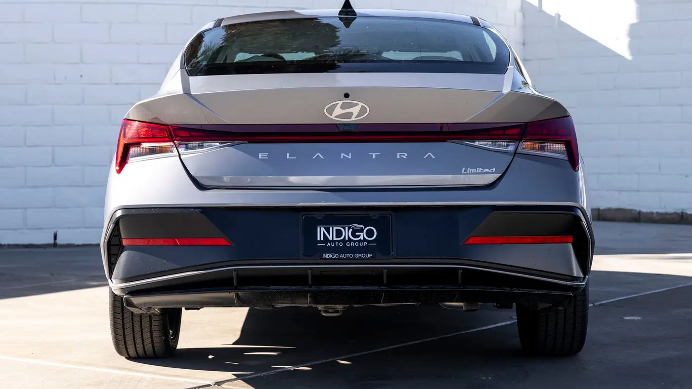 2025 Hyundai ELANTRA Limited