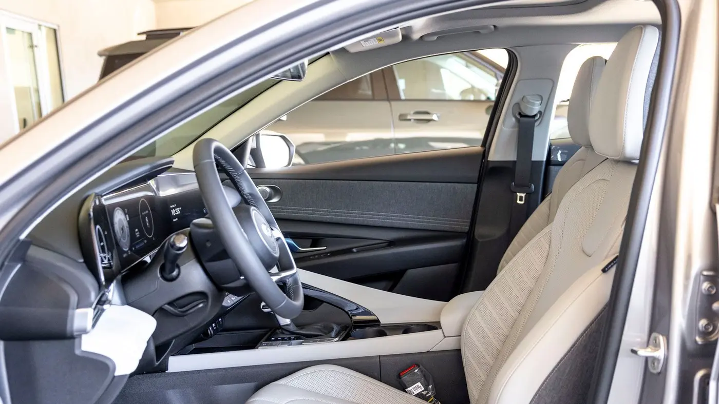 2025 Hyundai ELANTRA Limited