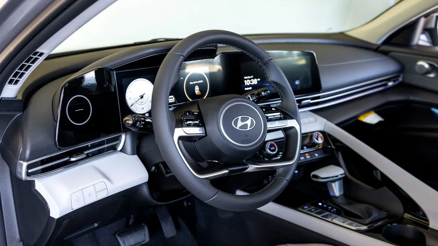 2025 Hyundai ELANTRA Limited