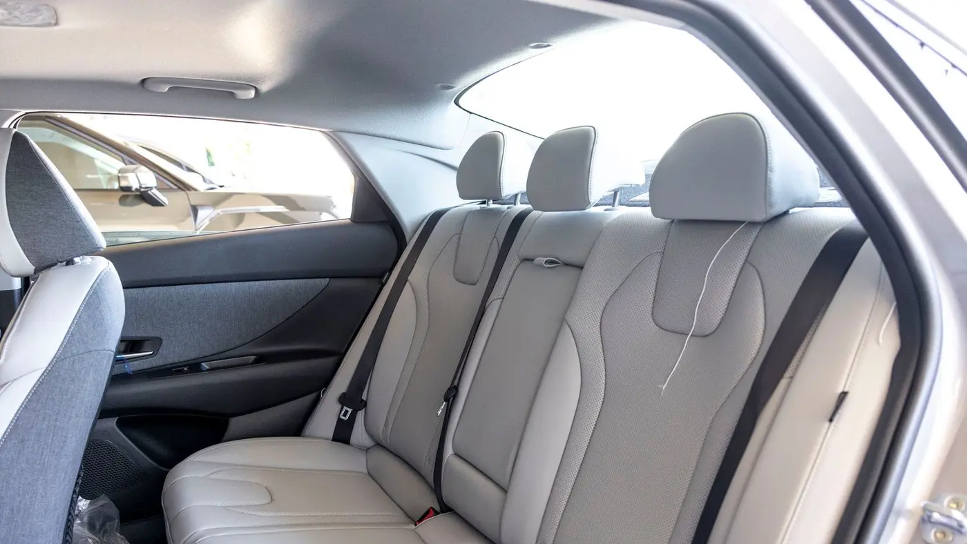 2025 Hyundai ELANTRA Limited