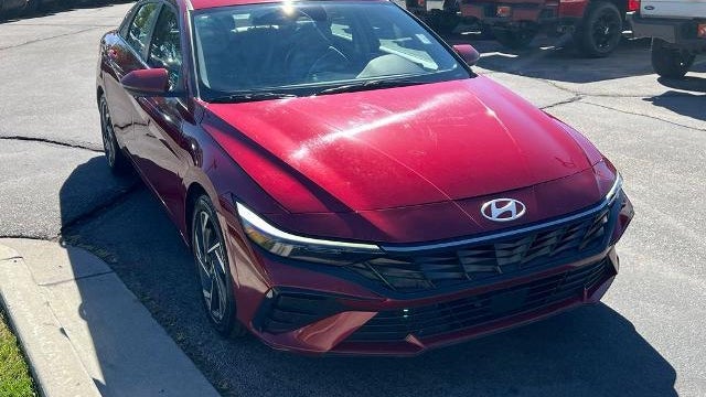 2025 Hyundai ELANTRA Limited