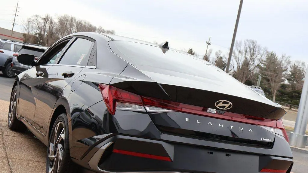 2026 Hyundai ELANTRA Limited