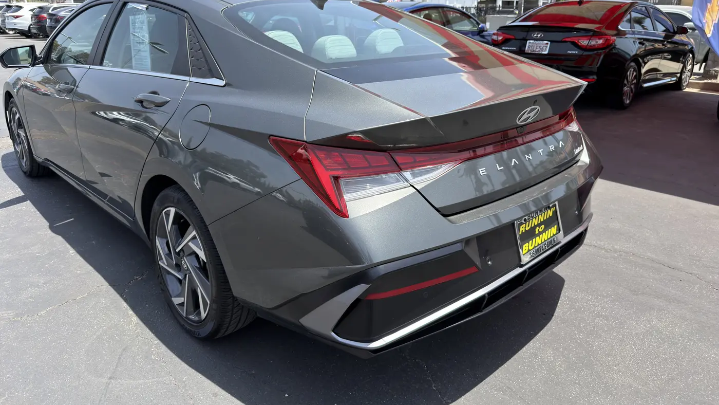 2024 Hyundai ELANTRA Limited