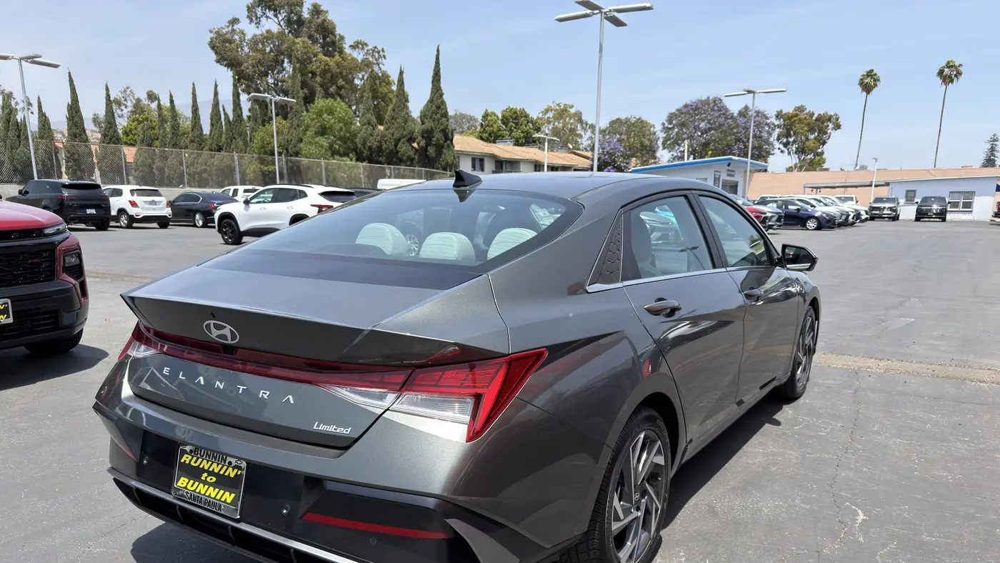 2024 Hyundai ELANTRA Limited