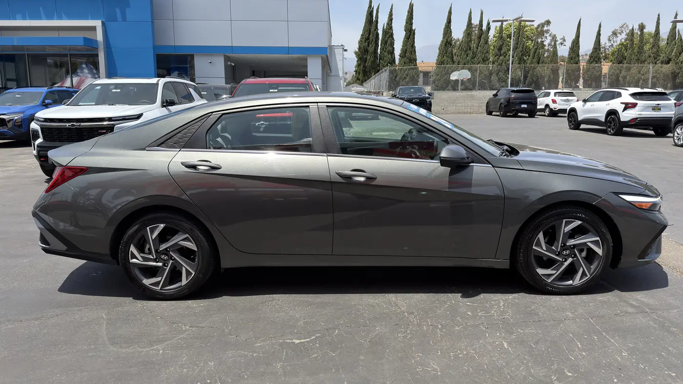 2024 Hyundai ELANTRA Limited