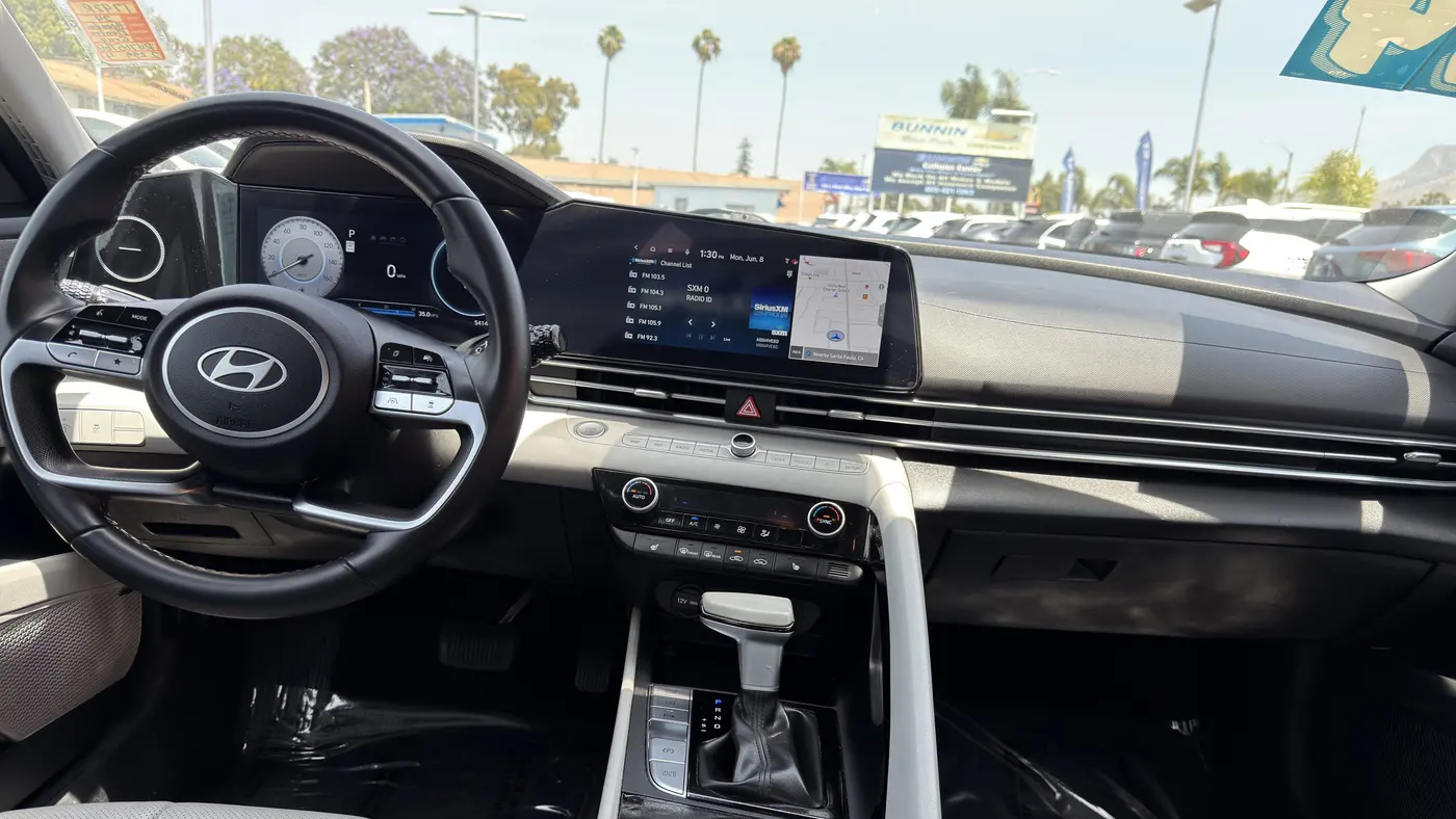 2024 Hyundai ELANTRA Limited