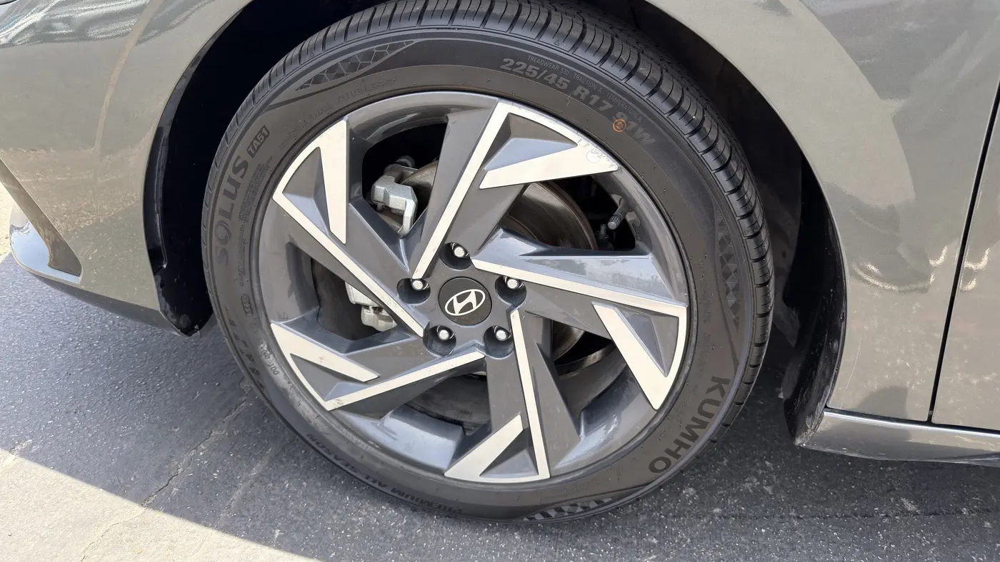 2024 Hyundai ELANTRA Limited