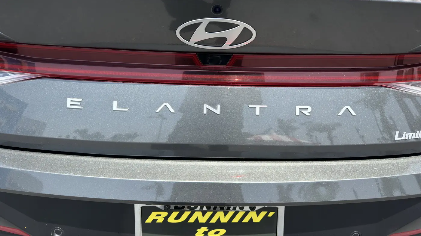 2024 Hyundai ELANTRA Limited