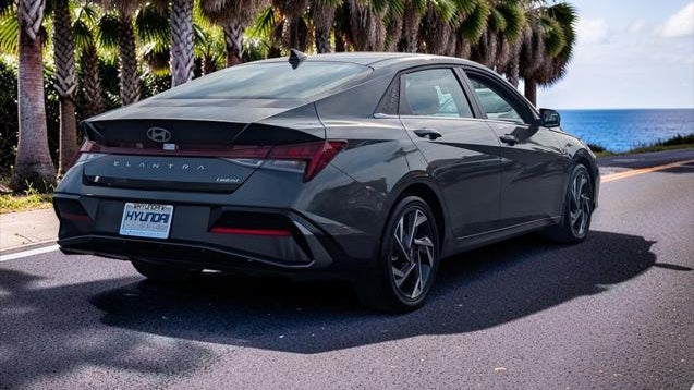 2025 Hyundai ELANTRA Limited