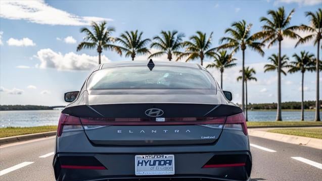 2025 Hyundai ELANTRA Limited