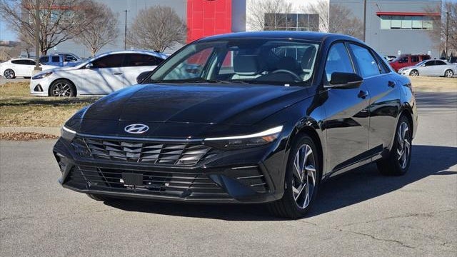 2025 Hyundai ELANTRA Limited