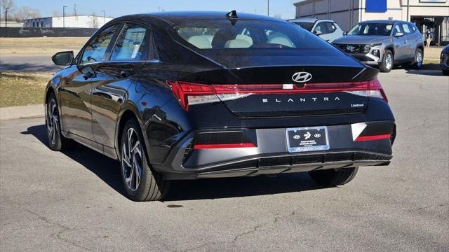 2025 Hyundai ELANTRA Limited