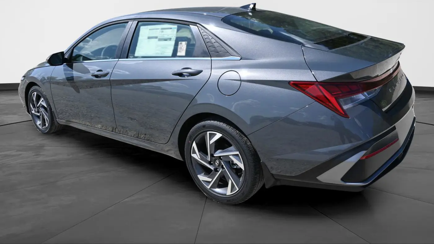 2025 Hyundai ELANTRA Limited
