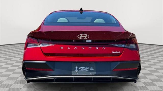 2025 Hyundai ELANTRA Limited