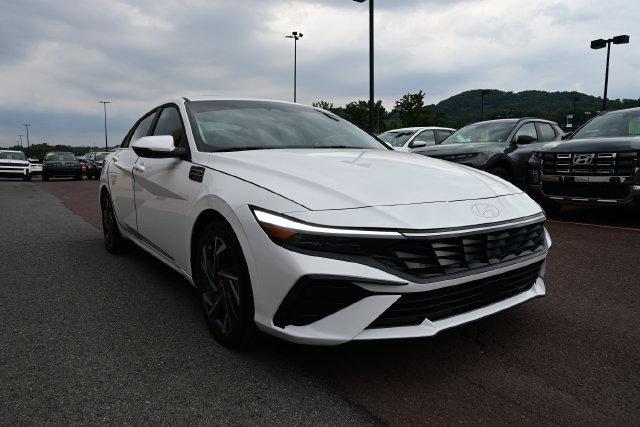 2025 Hyundai Elantra - $23,996