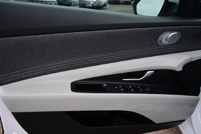 2025 Hyundai Elantra - $23,996