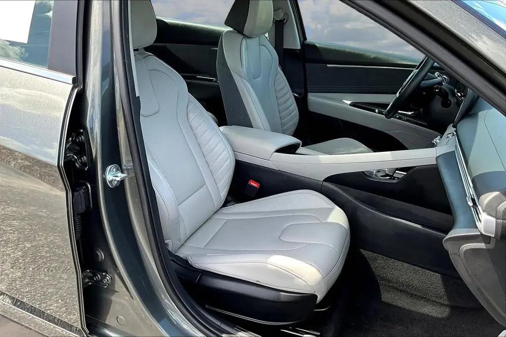 2025 Hyundai Elantra - $21,850