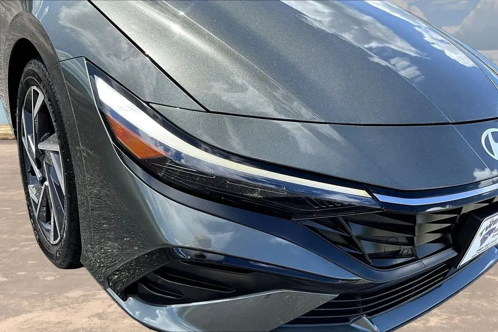 2025 Hyundai Elantra - $21,850