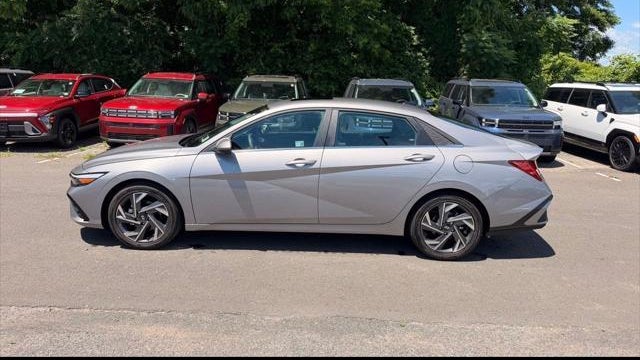 2025 Hyundai ELANTRA Limited