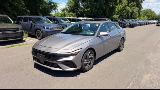 2025 Hyundai ELANTRA Limited