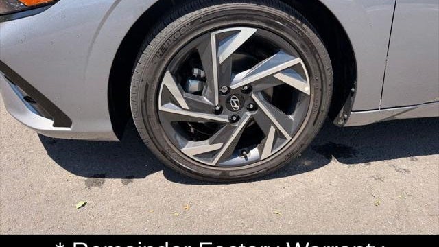 2025 Hyundai ELANTRA Limited