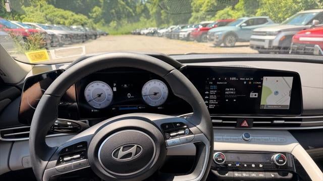 2025 Hyundai ELANTRA Limited