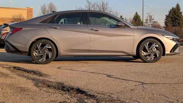 2026 Hyundai ELANTRA Limited