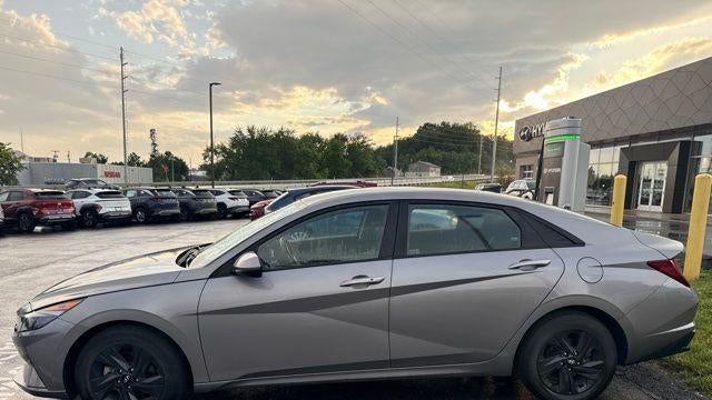 2022 Hyundai ELANTRA SEL