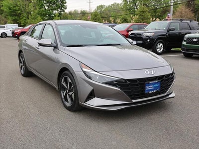 2023 Hyundai Elantra SEL 4DR Sedan