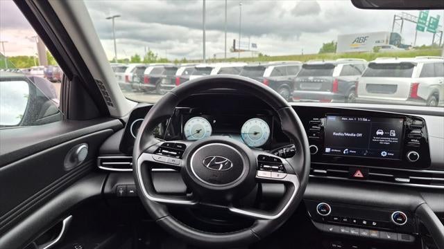 2022 Hyundai ELANTRA SEL