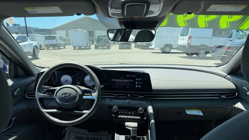 2023 Hyundai ELANTRA SEL