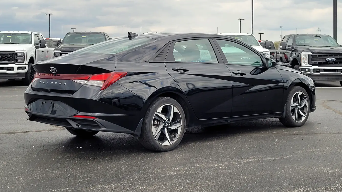 2023 Hyundai ELANTRA SEL