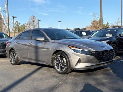 2023 Hyundai Elantra SEL 4DR Sedan