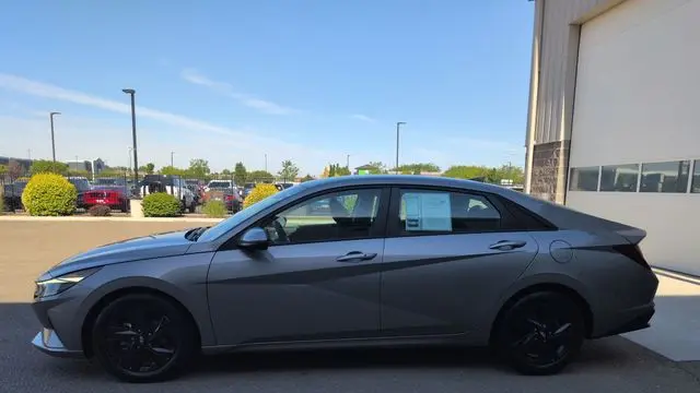 2021 Hyundai ELANTRA SEL