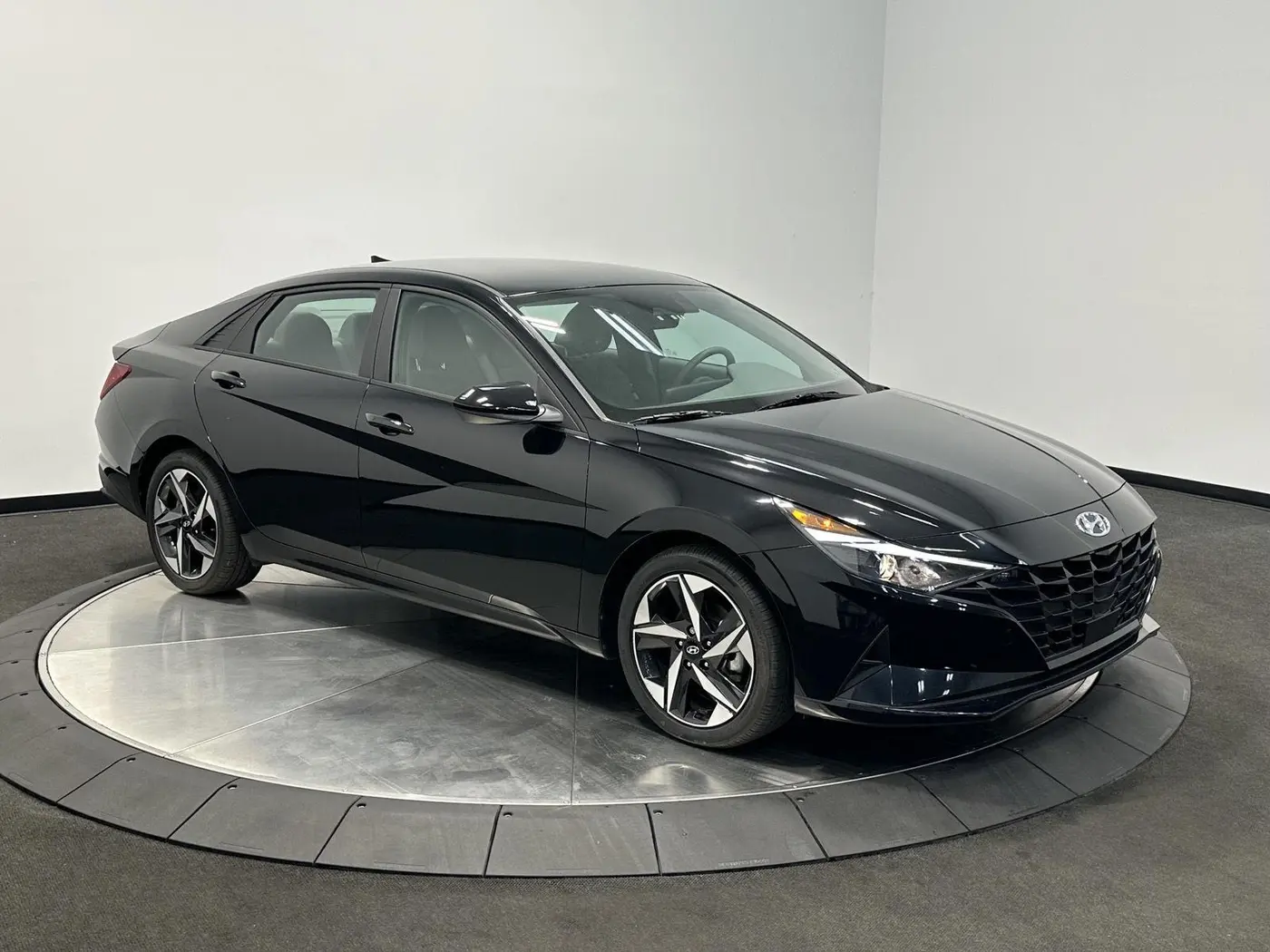 2023 Hyundai Elantra - $19,599