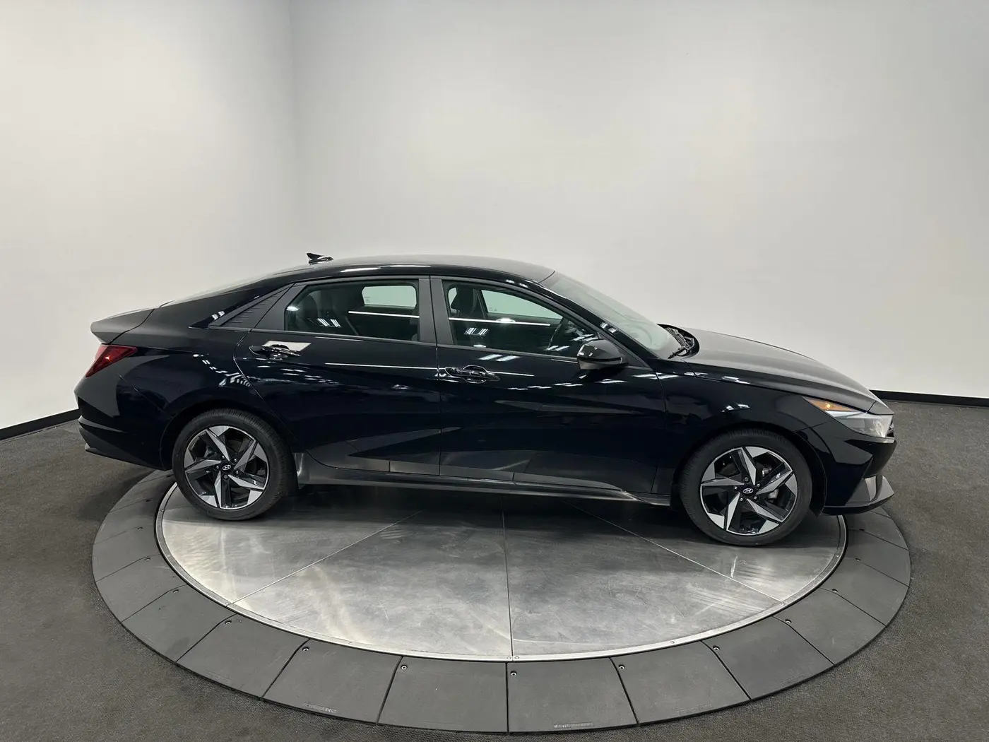 2023 Hyundai Elantra - $19,599