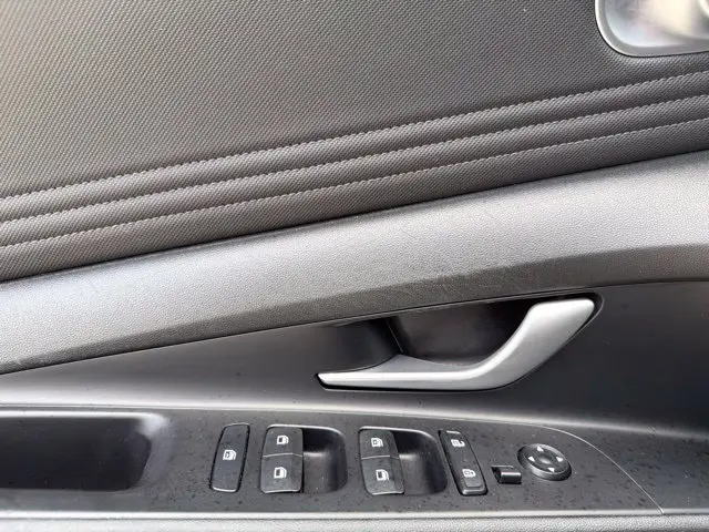 2023 Hyundai Elantra - $17,279