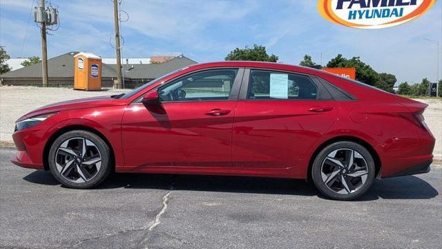 2023 Hyundai ELANTRA SEL