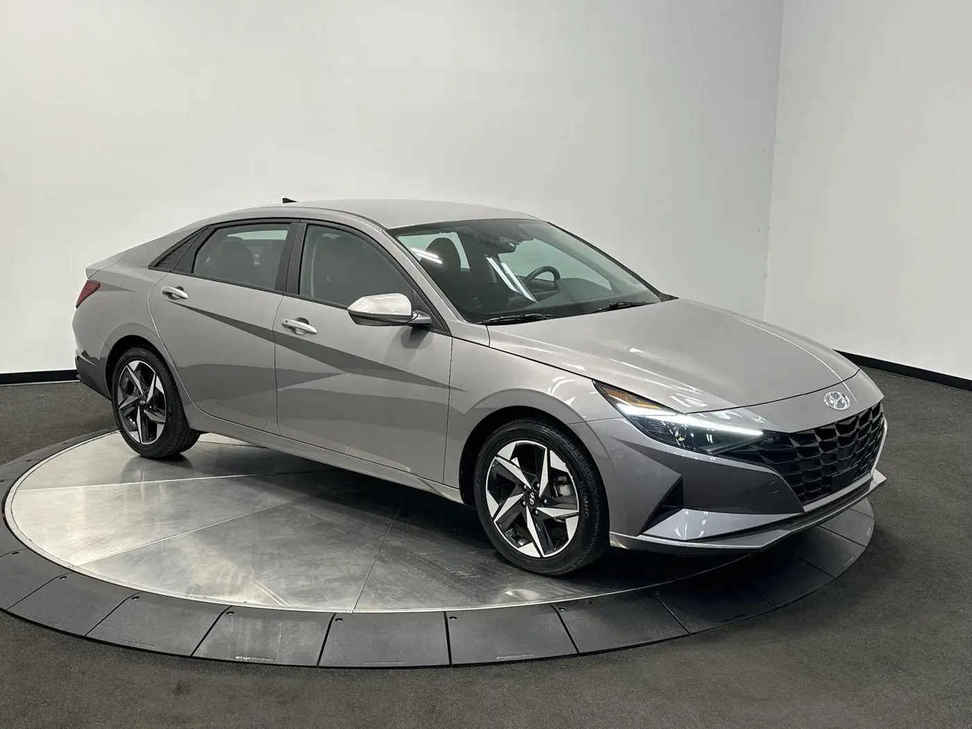 2023 Hyundai Elantra - $21,499