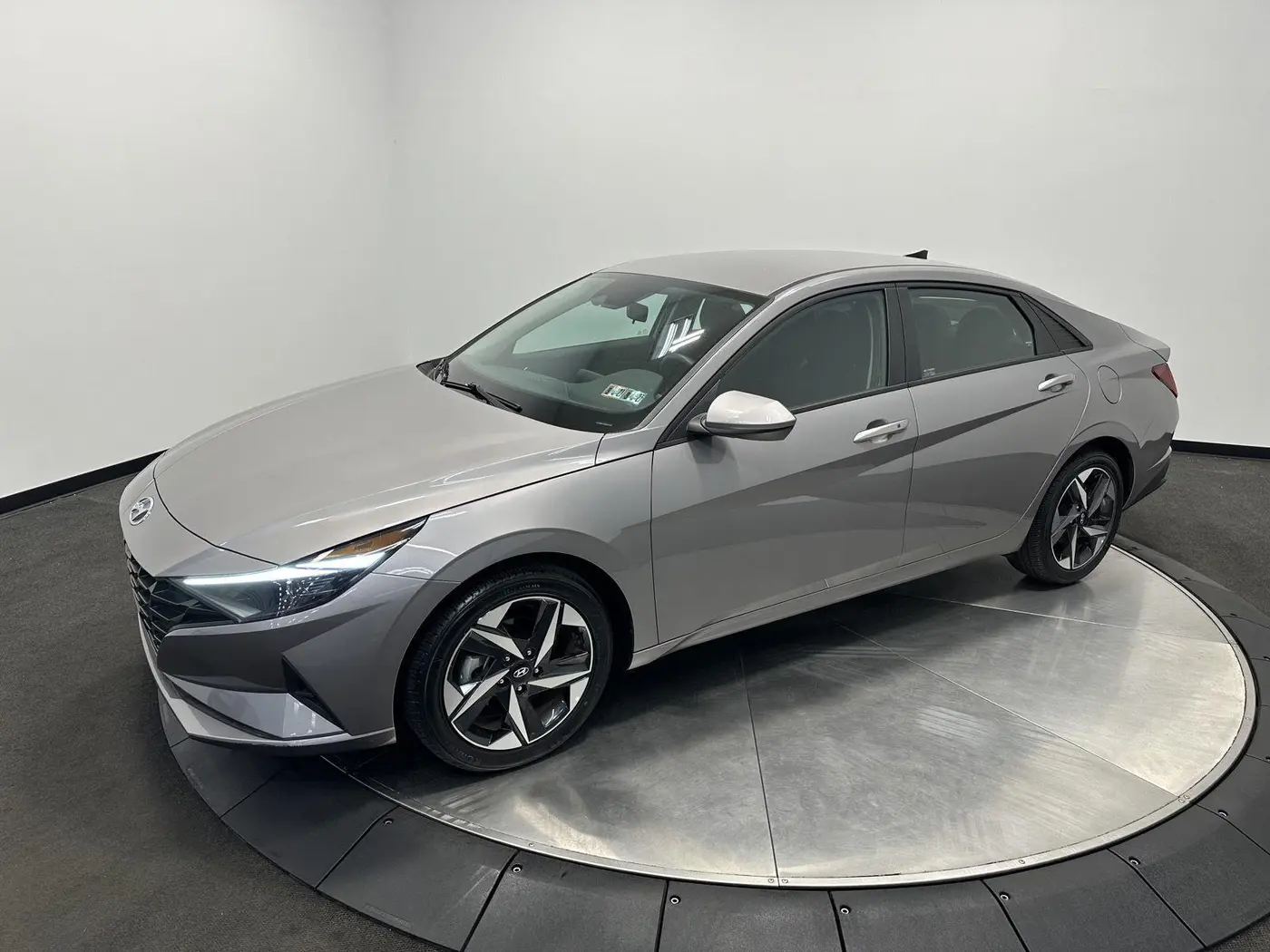 2023 Hyundai Elantra - $21,499