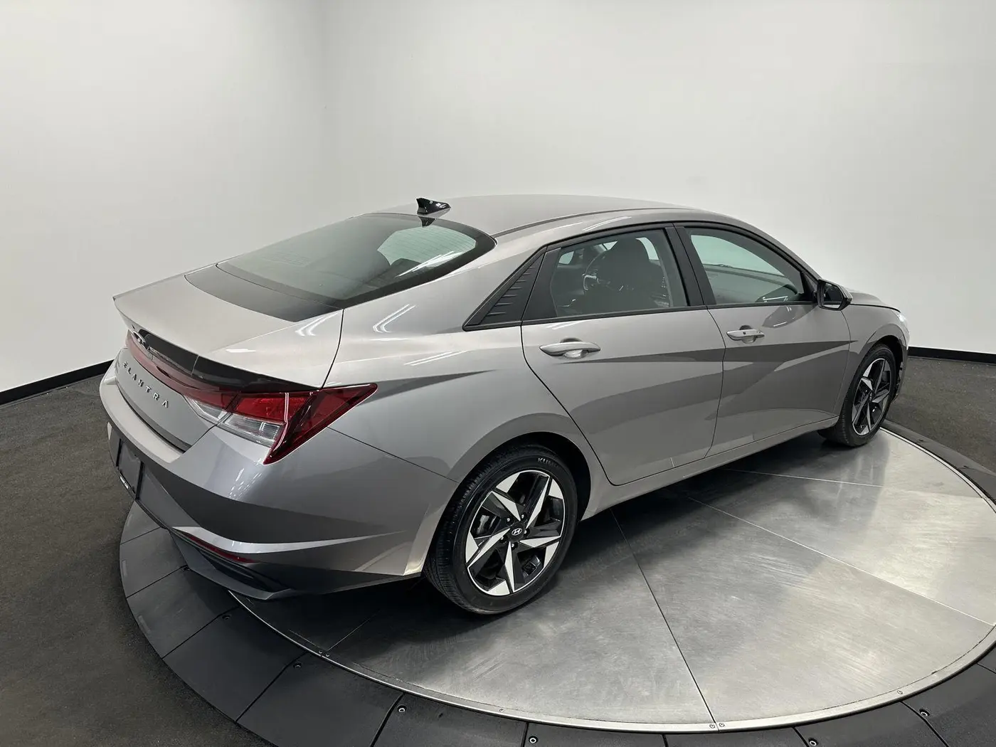 2023 Hyundai Elantra - $21,499