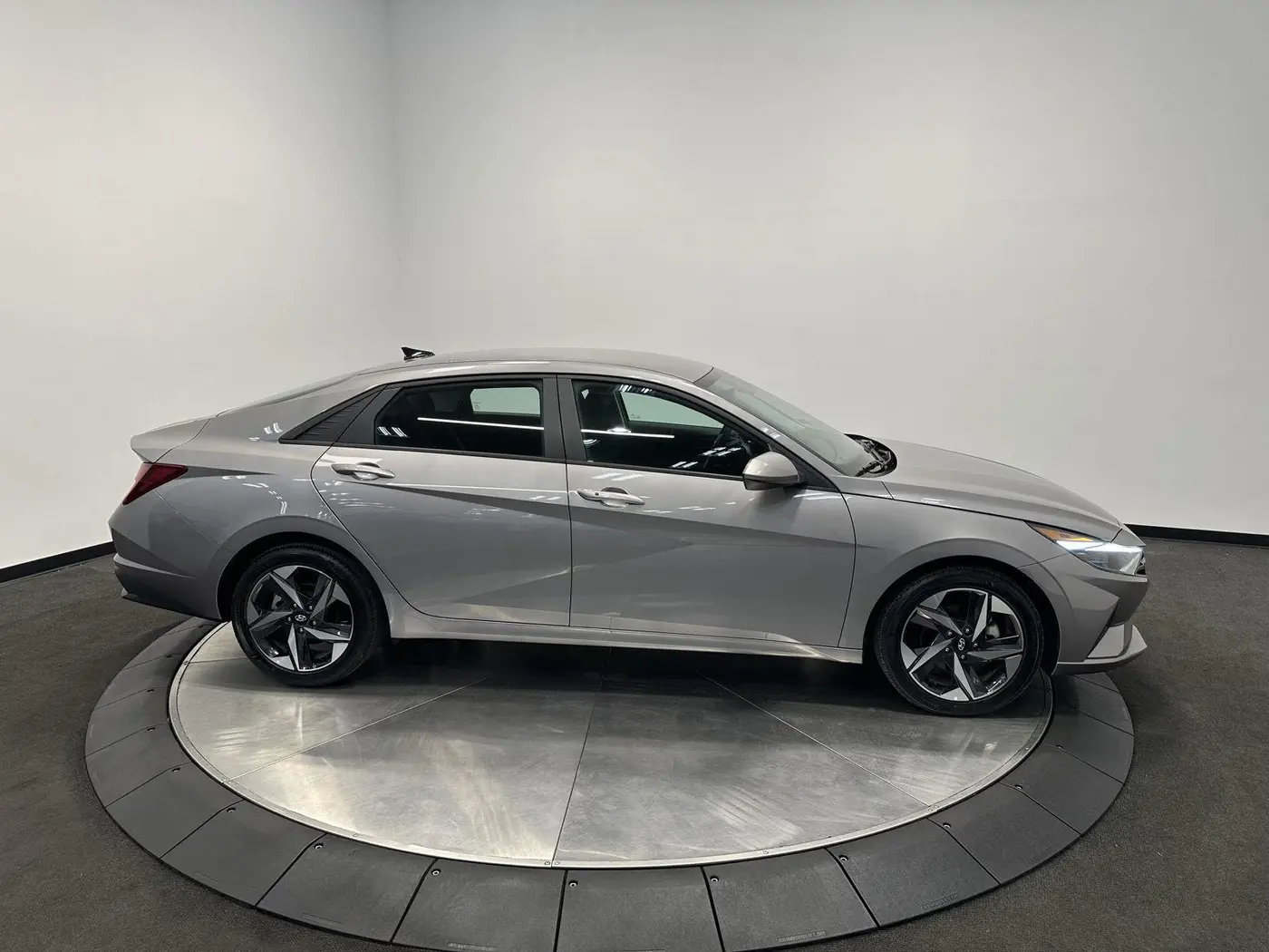 2023 Hyundai Elantra - $21,499