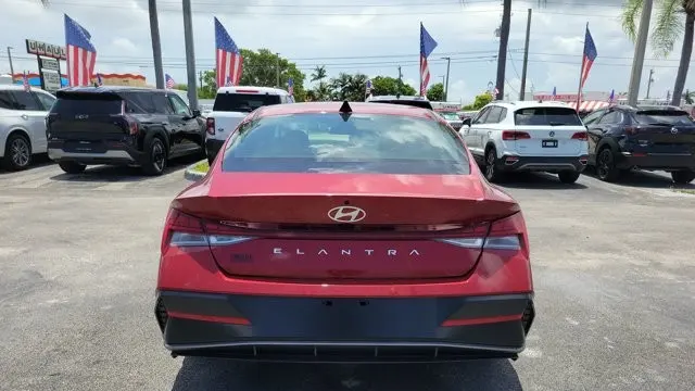 2025 Hyundai ELANTRA SEL Convenience