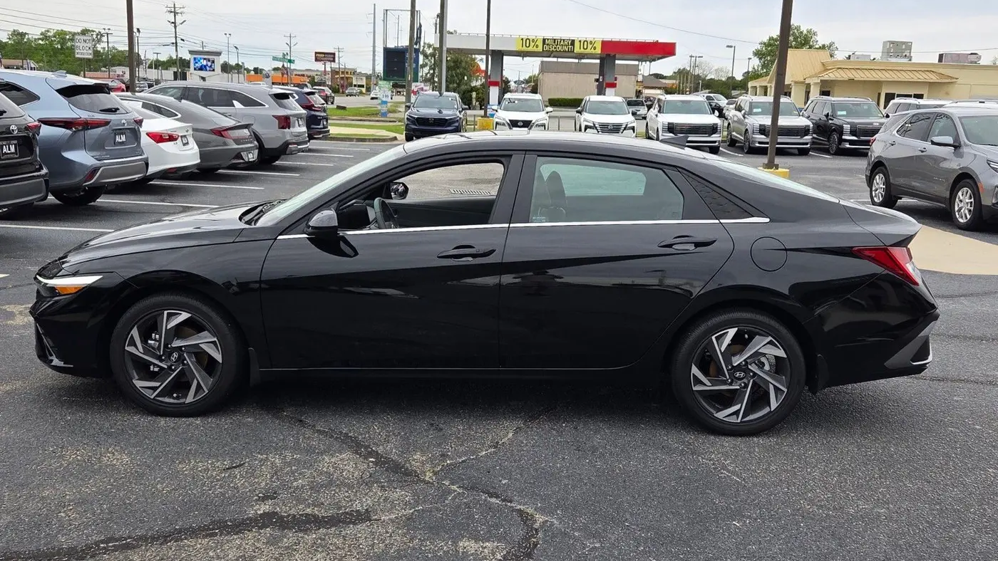 2025 Hyundai ELANTRA SEL Convenience