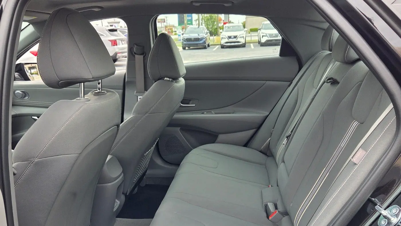 2025 Hyundai ELANTRA SEL Convenience