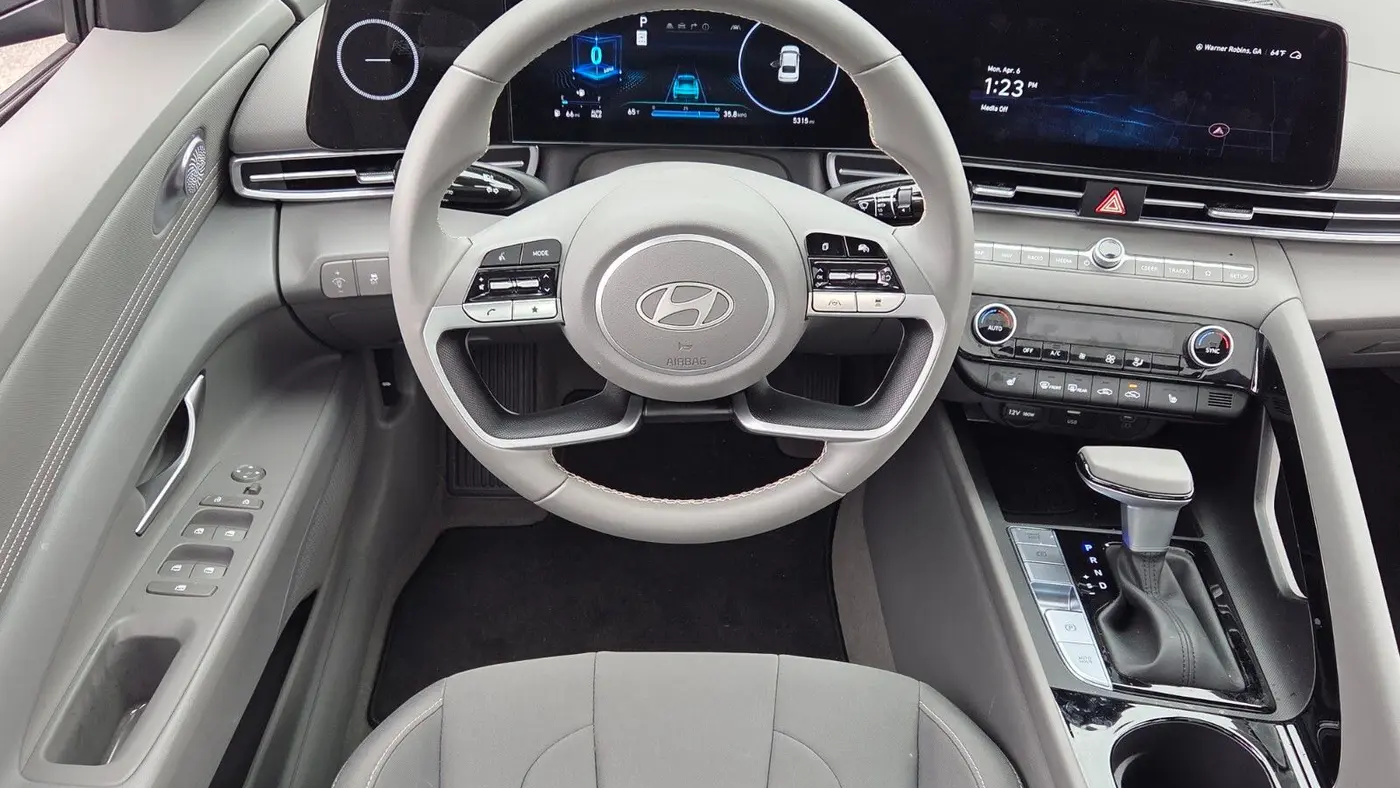 2025 Hyundai ELANTRA SEL Convenience