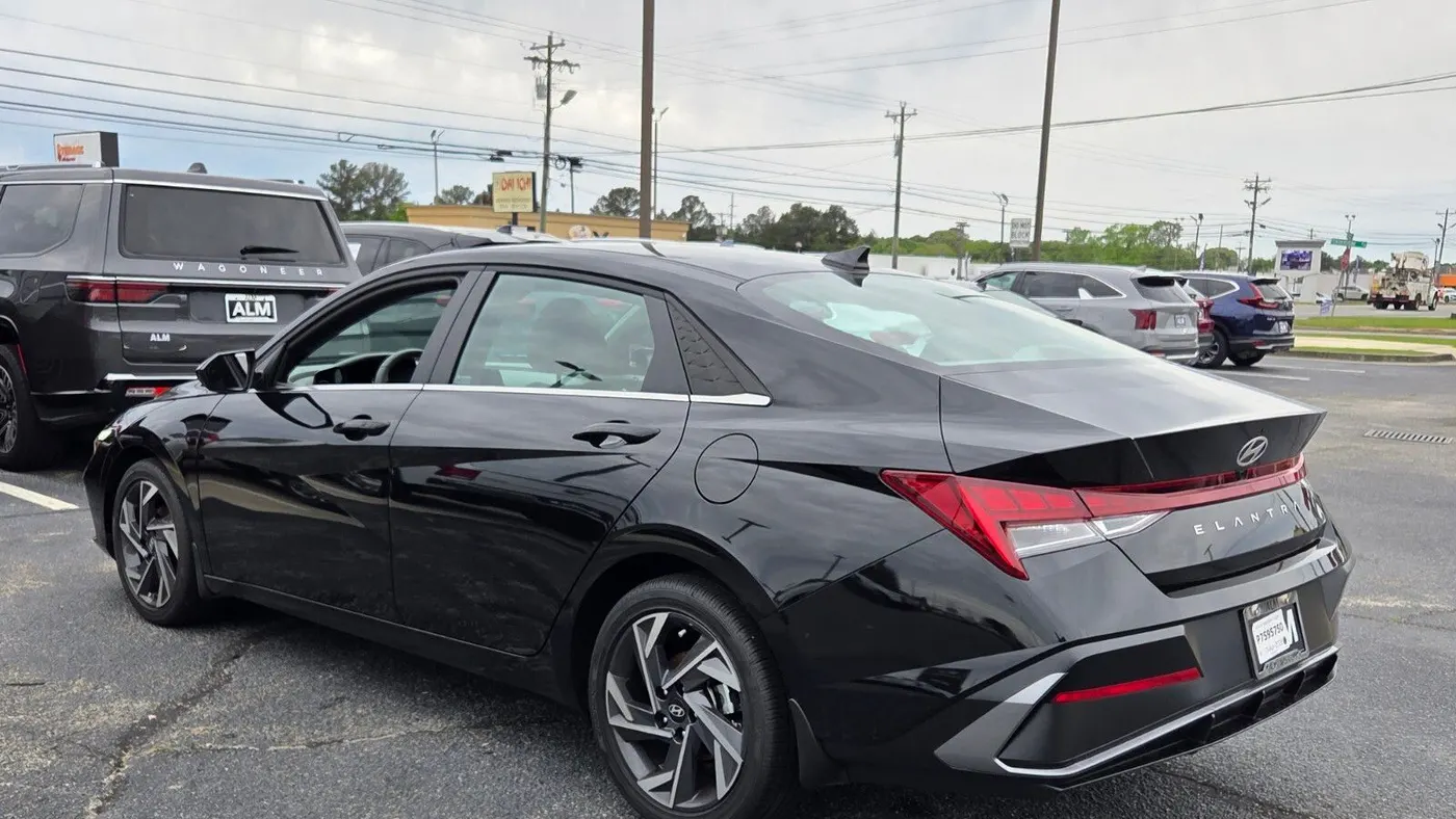 2025 Hyundai ELANTRA SEL Convenience