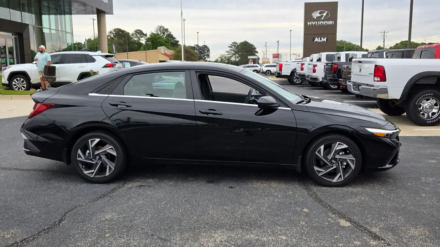 2025 Hyundai ELANTRA SEL Convenience